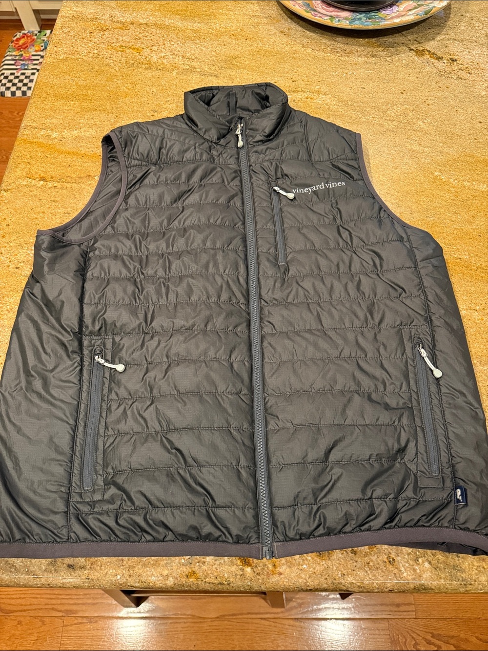 Men’s Vineyard Vines puffer vest